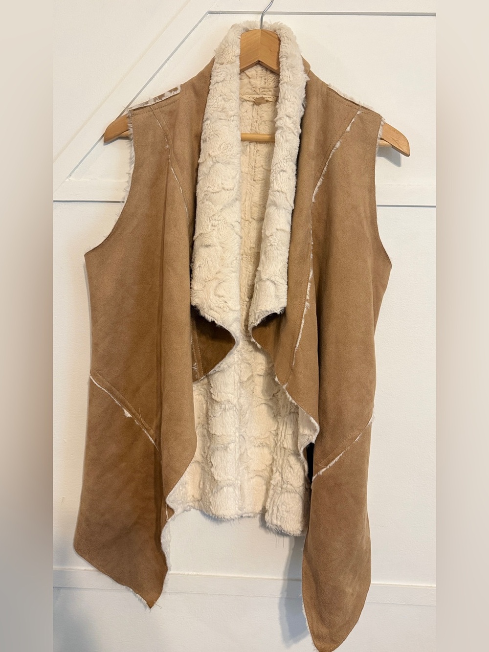 Double Zero Faux-Suede Sherpa Vest in Camel and Cream